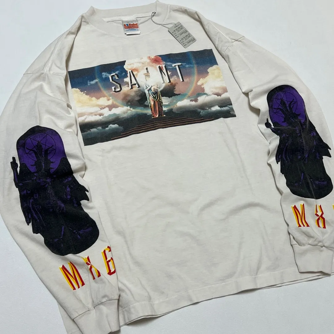 SAINT Mxxxxxx SAINT PICTURES L/S TEE/WHITE Columbia Pictures SAINT Goddess Long Sleeve Off-White S-XL Pays tribute to the Columbia Pictures Title Goddess. Full of fun. Ready-made clothes are washed. The texture is soaring. Authentic level printing is restored. Look for cylindrical seamless fabrics. It is almost meaningless if it is not a cylindrical fabric.